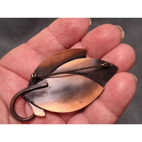 Vintage Floral Leaf Copper Brooch Mid Century Pin - Picture 3 of 3